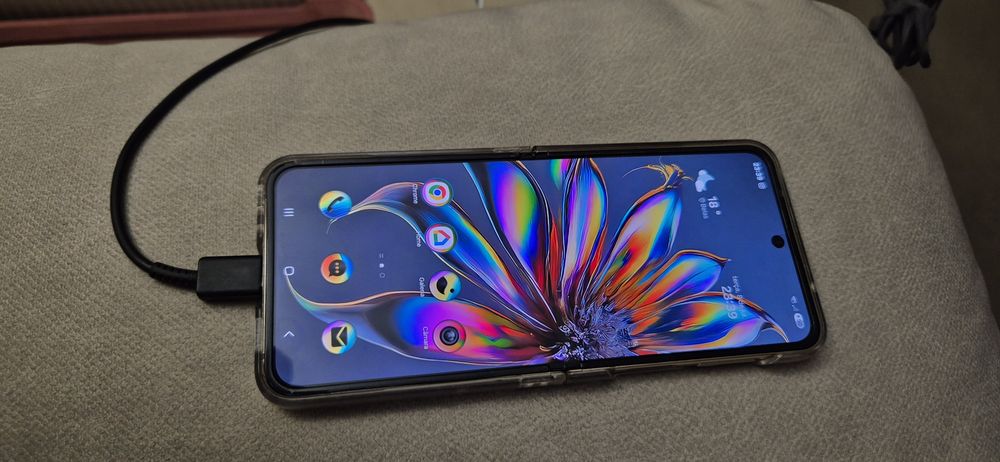 Samsung Galaxy Flip 4 cor creme