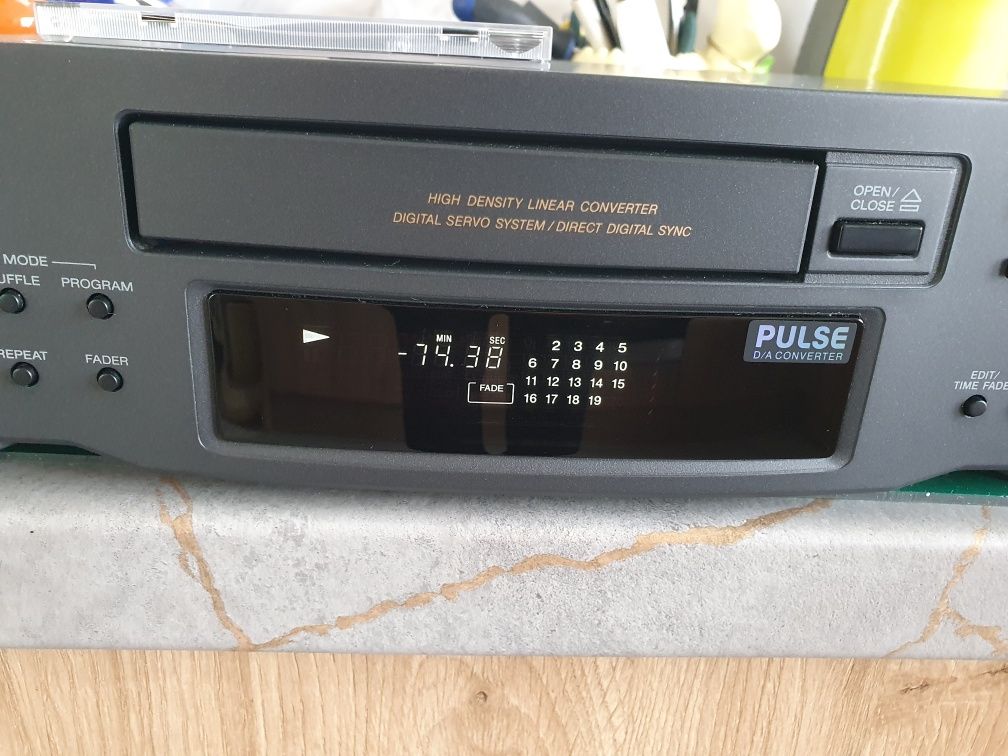 Odtwarzacz CD Sony cdp -m33 z pilotem