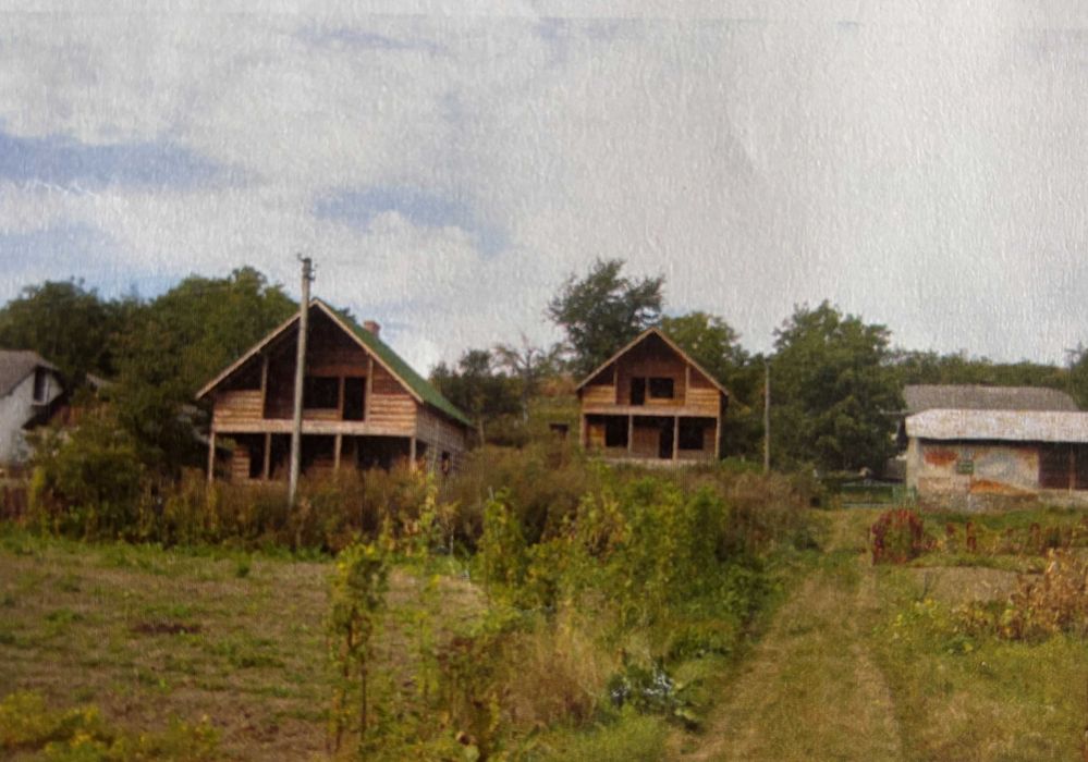 Продаж 2х окремих ділянок з будинками (або кожну ділянку окремо)