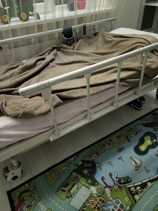 Продам кровать послеаперационную.