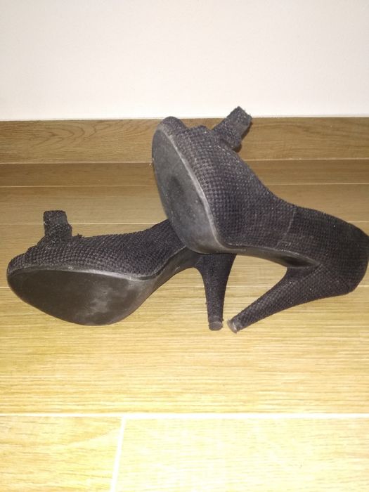 Sapato stiletto Stradivarius
