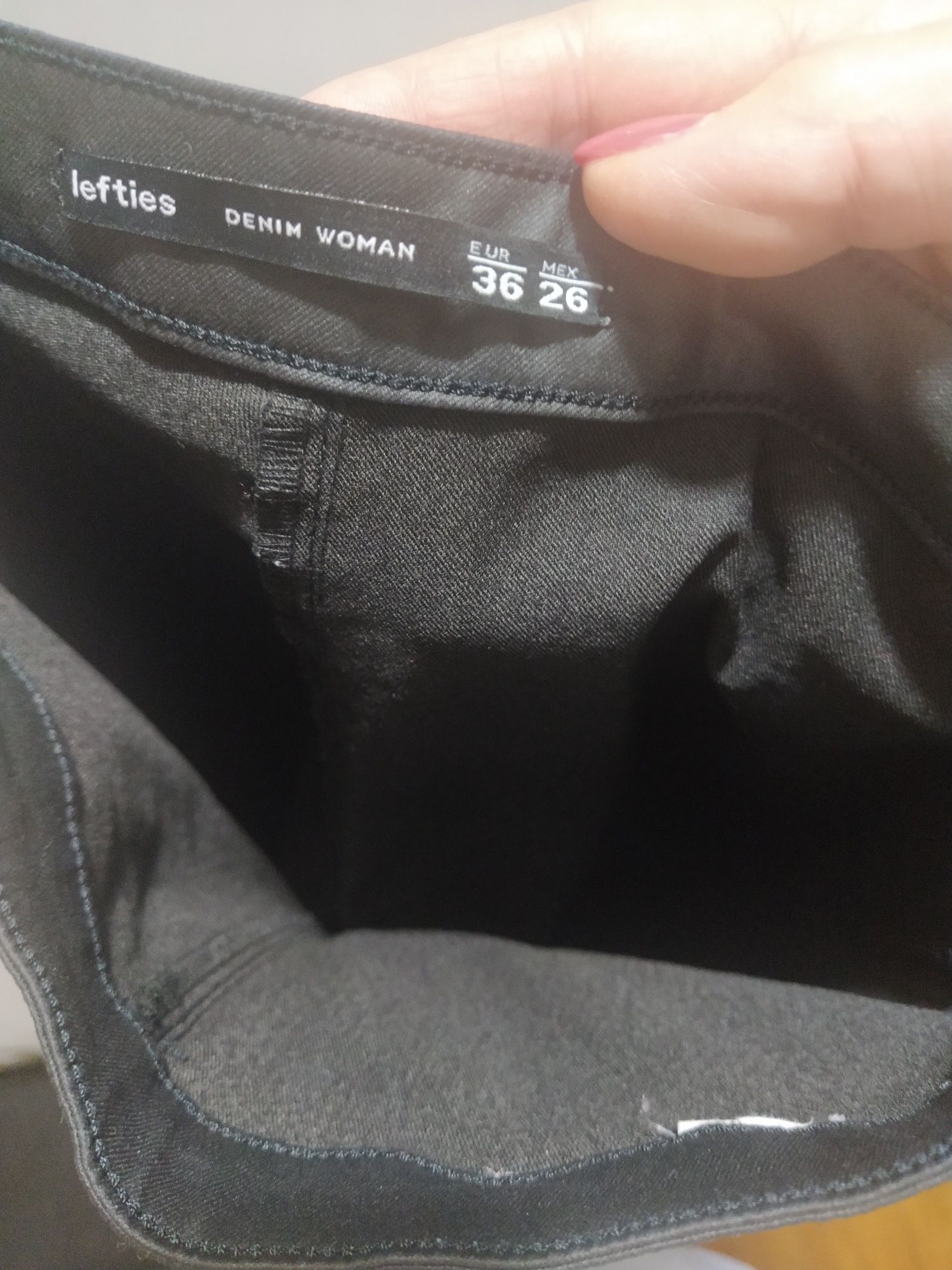 Calça mulher Lefties