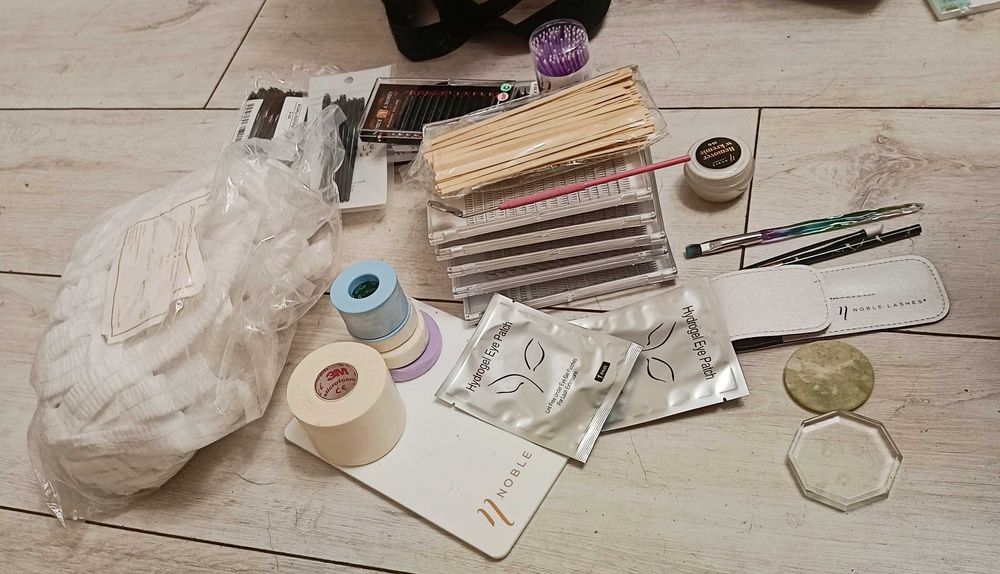 Kuferek kosmetyczny organizer + dodatki do stylizacji rzęs