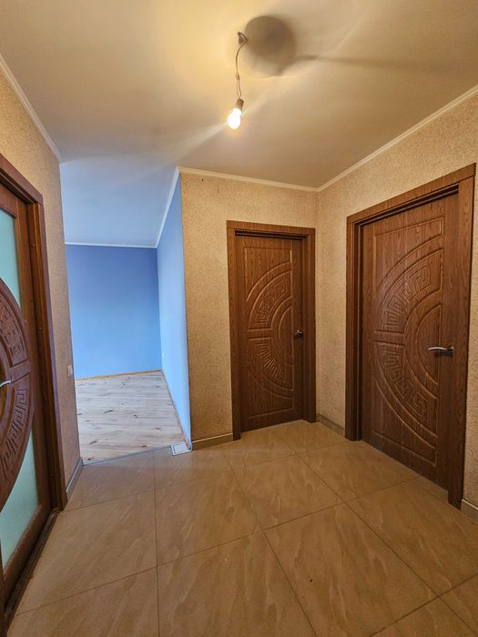 № 13851 - 3 к. квартира, Центр, Хлібна, в хорошому стані, не кутова