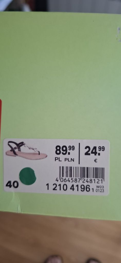 Sandałki z muszelkami