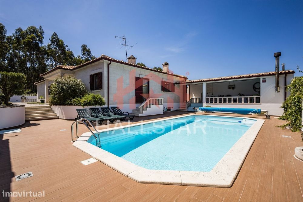 Moradia Térrea / Piscina / Aquecimento Central / Monte Redondo