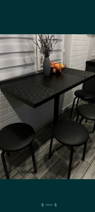 Табуретки кухонные. Новые . На металло каркасе.