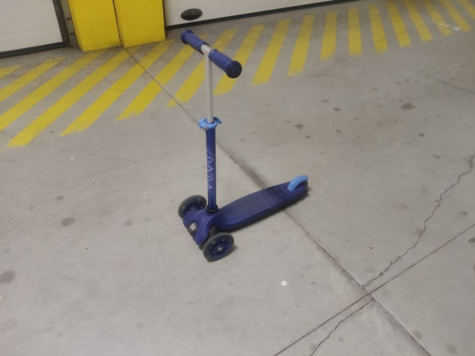 Trotinete 3 rodas com luzes nas rodas