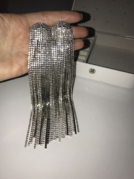 Довгі сережки зі стразами – блискучі, як нові, для свят і фотосесій