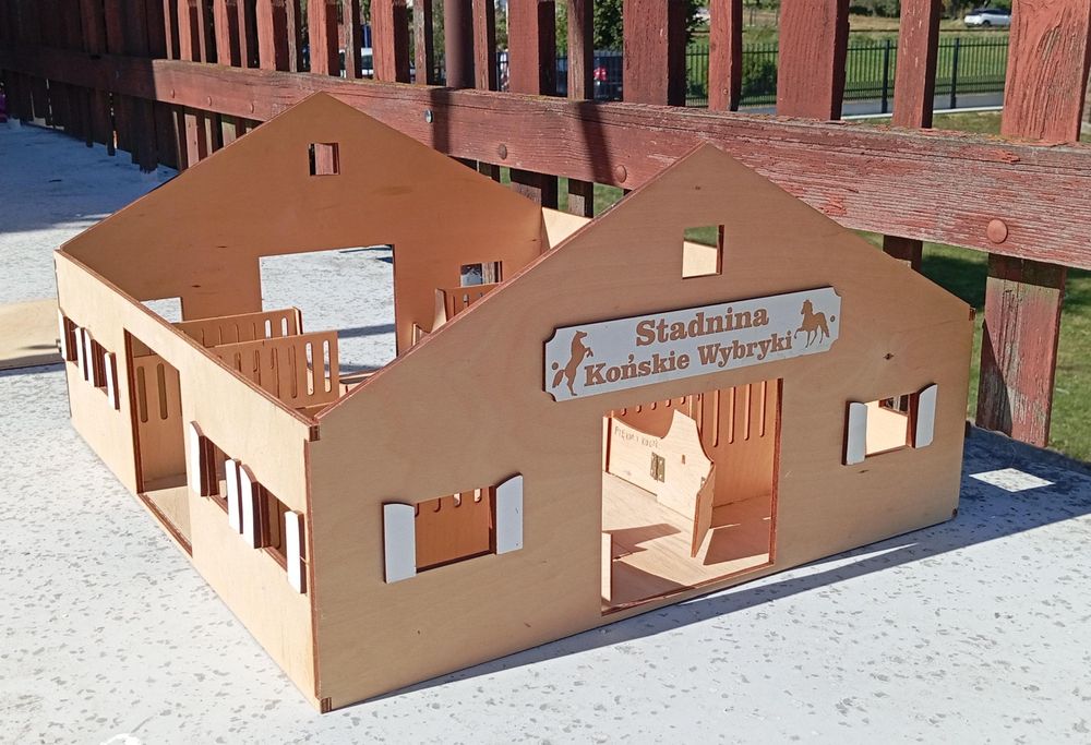 Drewniana stajnia dla koni typu Schleich, CollectA