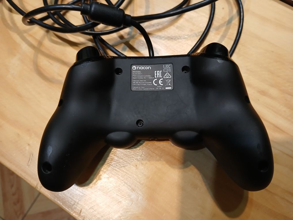 Pad do PS4 (zamiennik) NACON SLEH-00471 + gra fifa 20