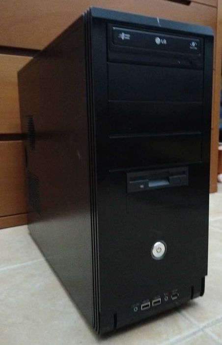 Torre Desktop Black AMD Ryzen