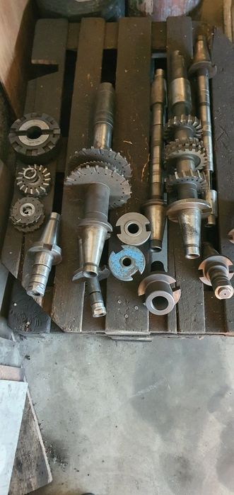 Frezarka uniwersalna FWA 39 stół 1600x400 mm + glowica pozioma skretna