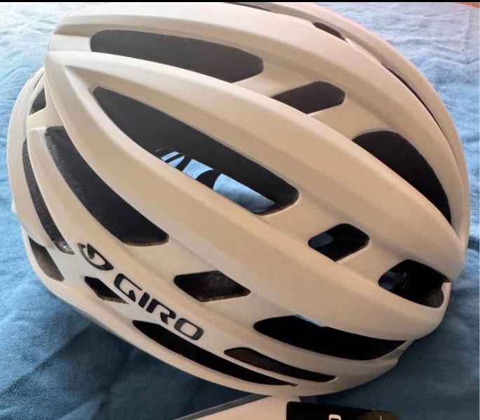 Capacete Giro NOVO