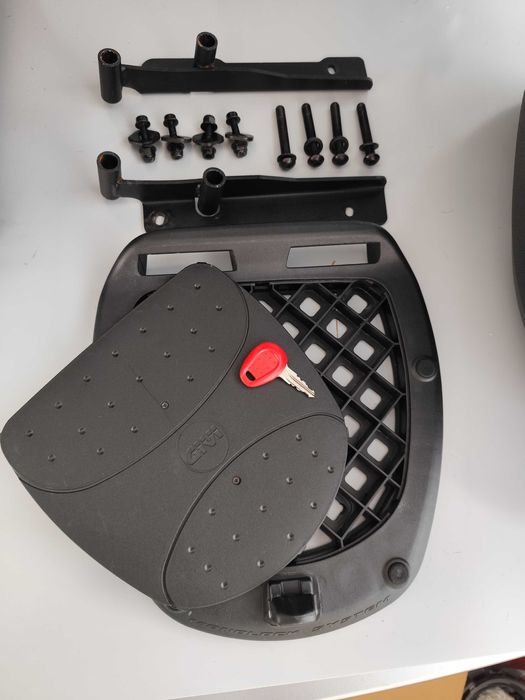 Mala Givi 30 lts + base + suporte pcx