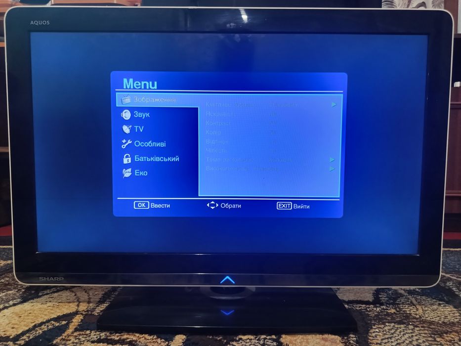 Sharp Lcd colour tv. Model LC-32LE320E.