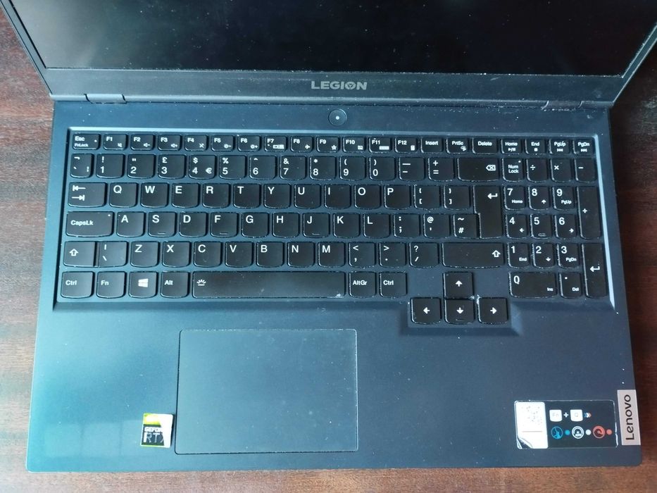 Lenovo Legion 5-15ACH6H para peças.
