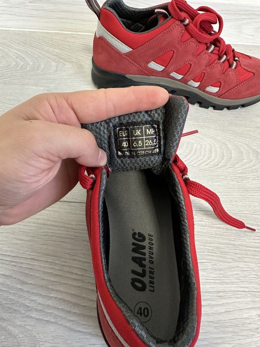 кросівки (трекери) OLANG