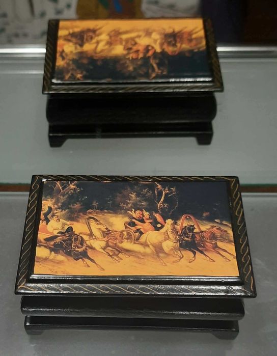 Дерев'яна скринька