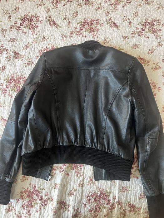 Куртка-бомбер шкіряна жіноча розмір S