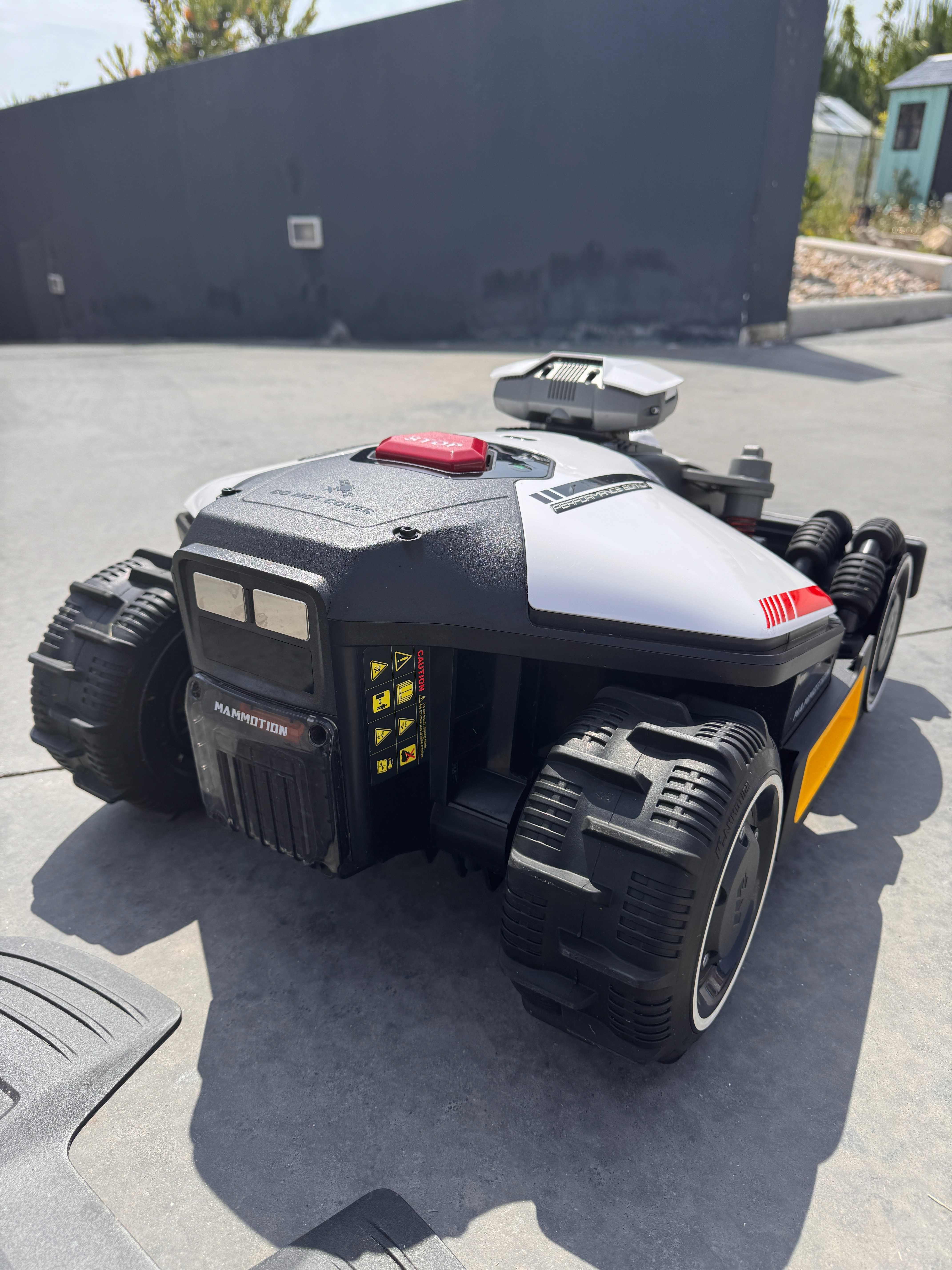 Mammotion Luba Mini Robot corta-relva AWD 800