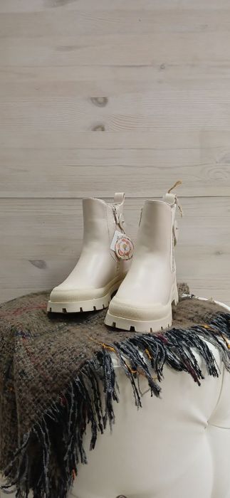 Ботінки жіночі молочні