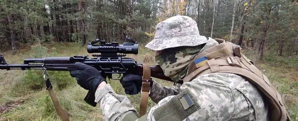 Оптика для Ак74 : KONUSPRO 2-6х Збільшення  ( Італія ).