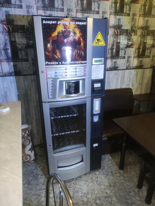 Кофейный вендинговый автомат с выдачей снеков Saeco Diamante