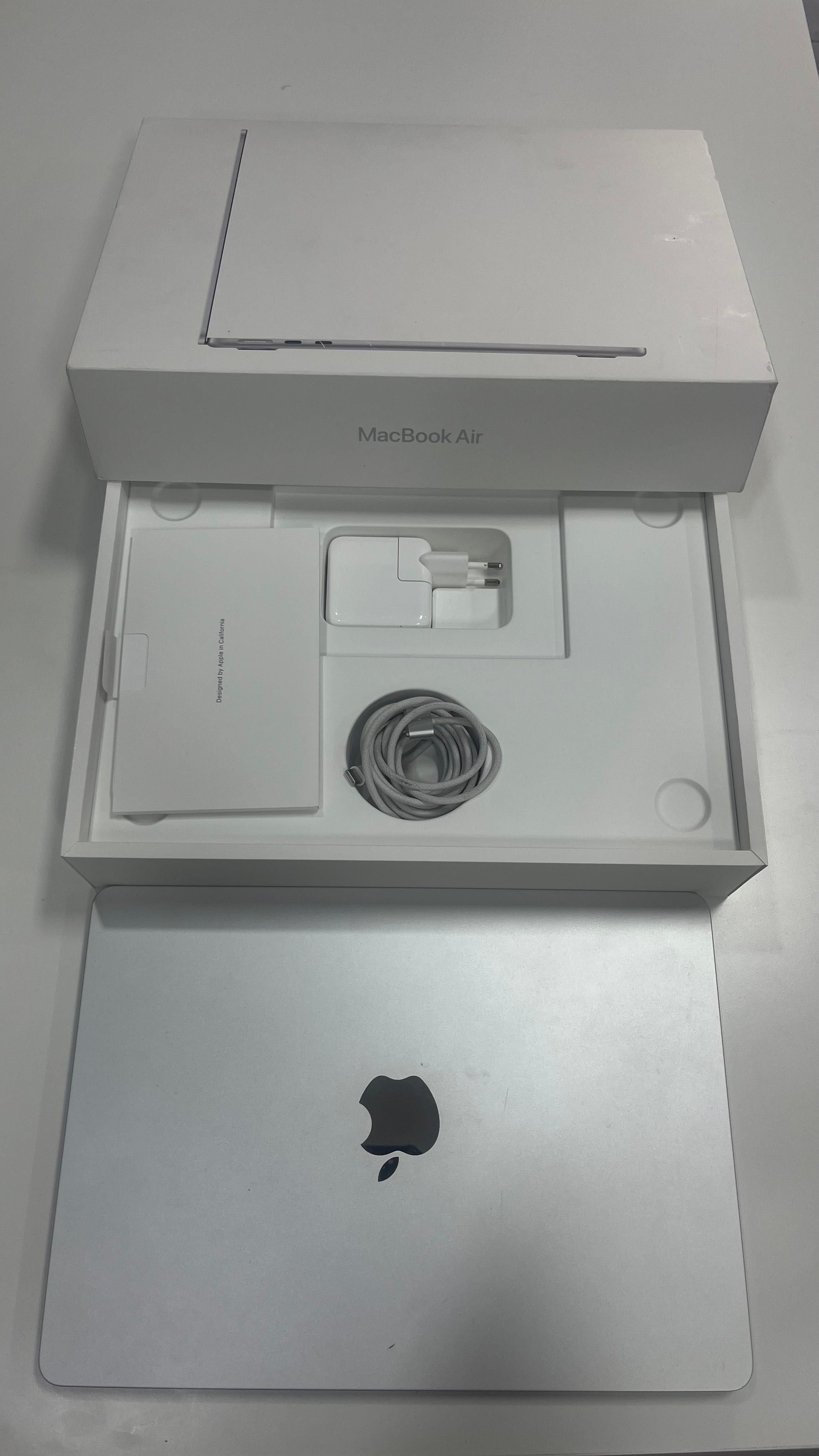 MacBook Air M3 - 2024