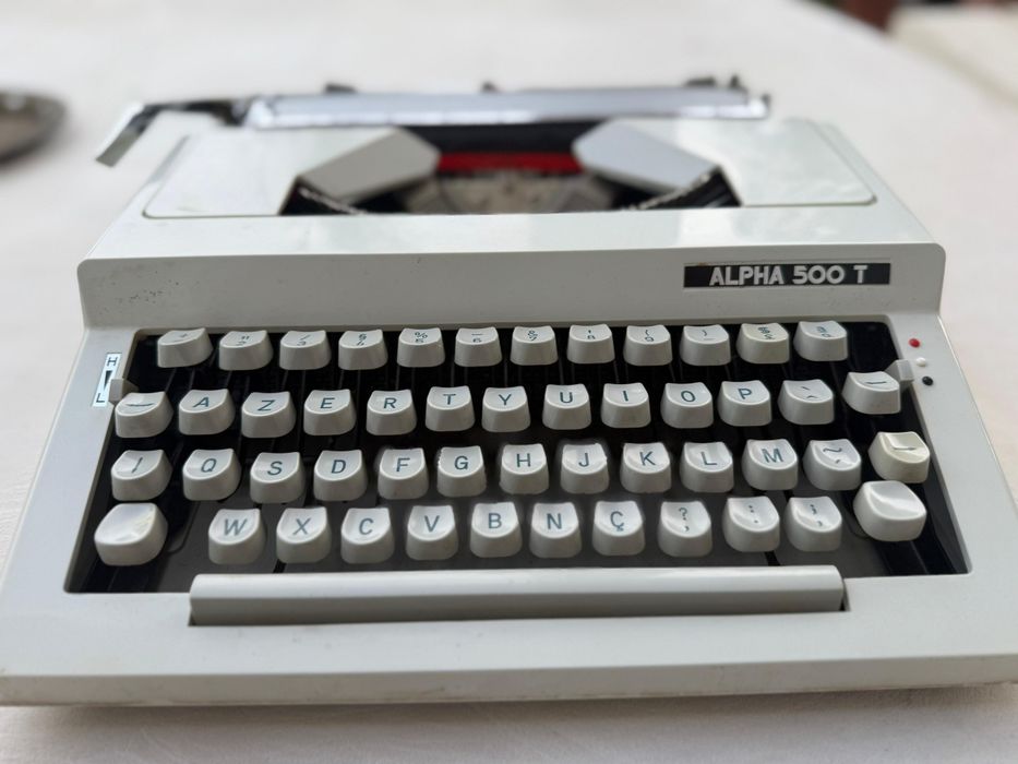 Máquina de escrever ALFA 500T