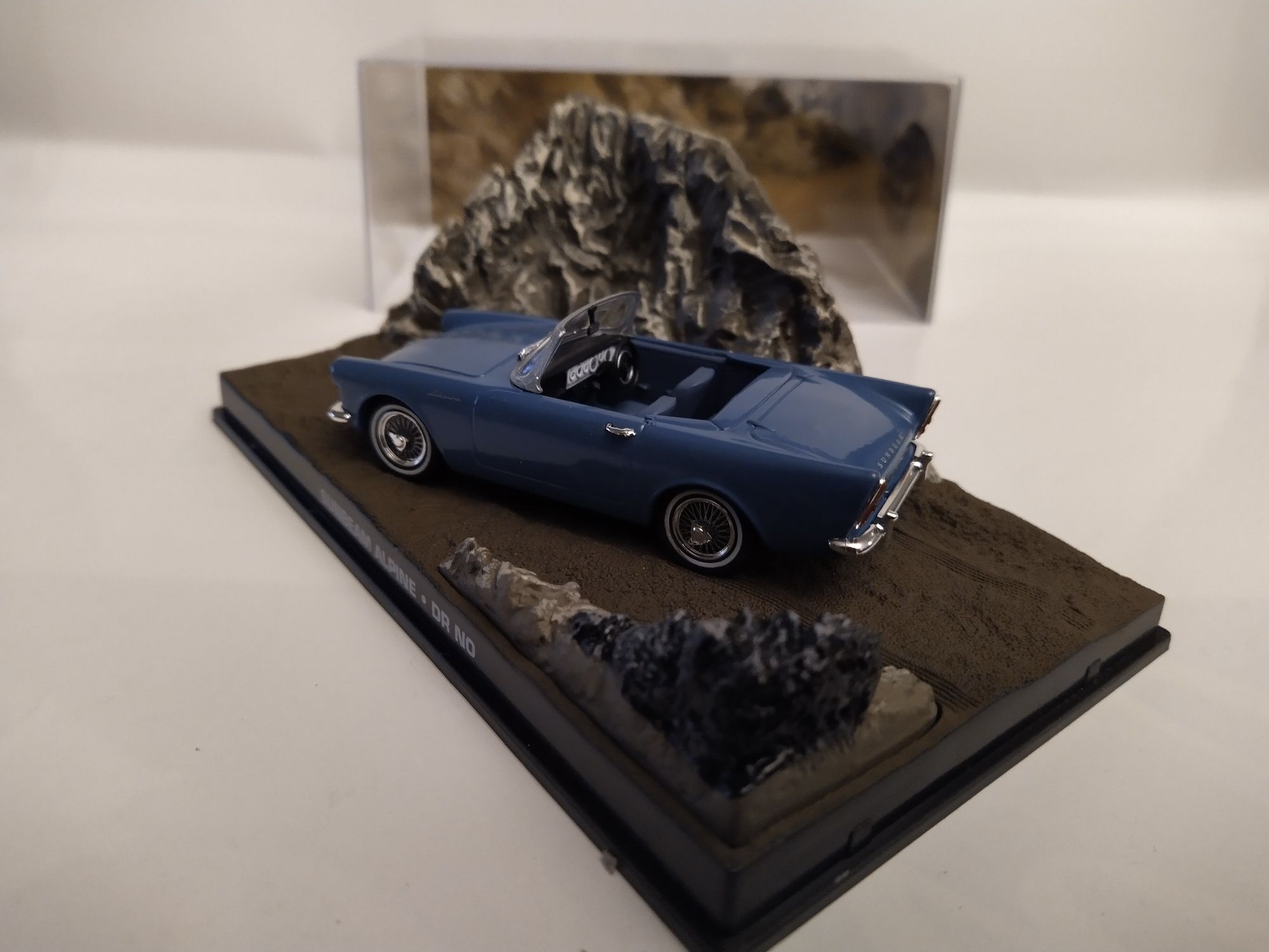 Sunbeam Alpine James Bond wersja bez figurki Skala  1:43