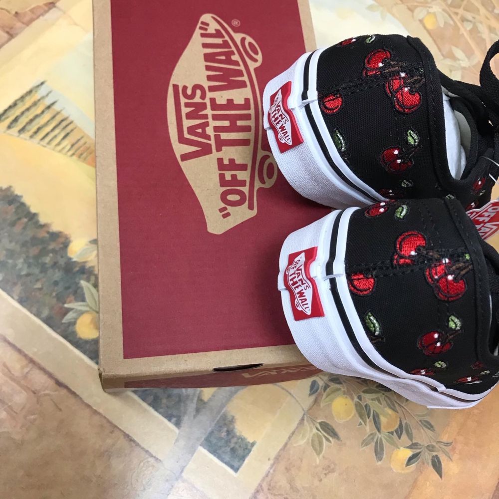 VANS - жіночі  мокасини.   Оригінал.  Нові. Розмір   36,5