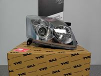 Toyota Avensis T25 03-06 Lampa/Reflektor prawy /H1+H7
