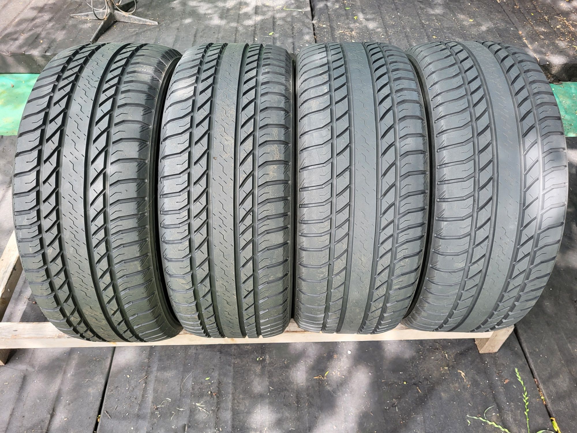 Продам комплект летних шин "Bridgestone Ecopia 235/55 R17 103H"