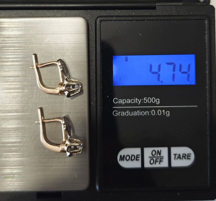 Золоті сережки з діамантами, 585 проба.