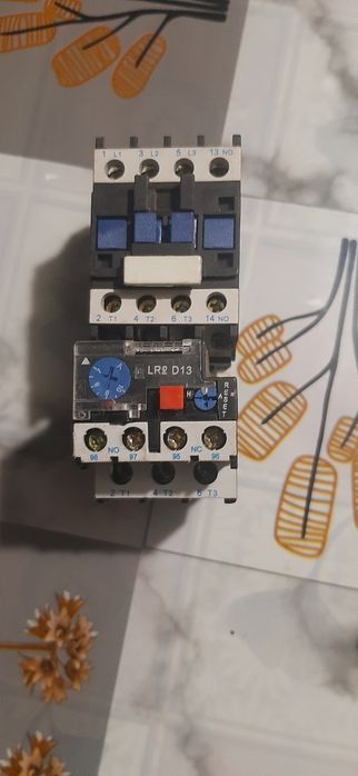 Пускатель з тепловим реле