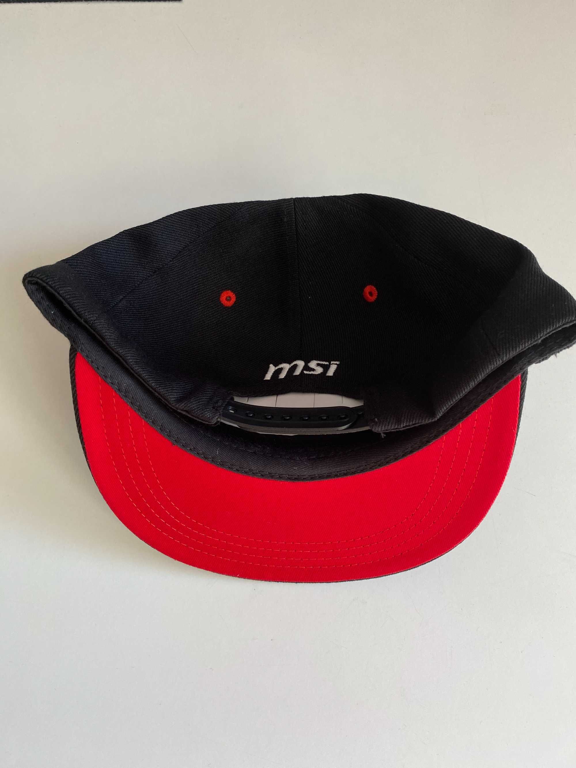 Czapka MSI Gamingowa czapka z unikalnym haftem smoka.