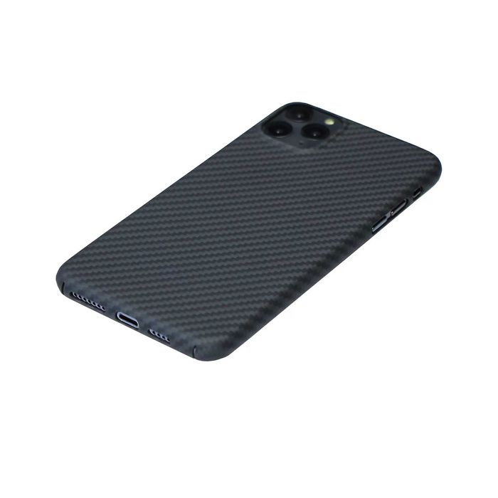 Карбоновый чехол iPhone 11 поколения