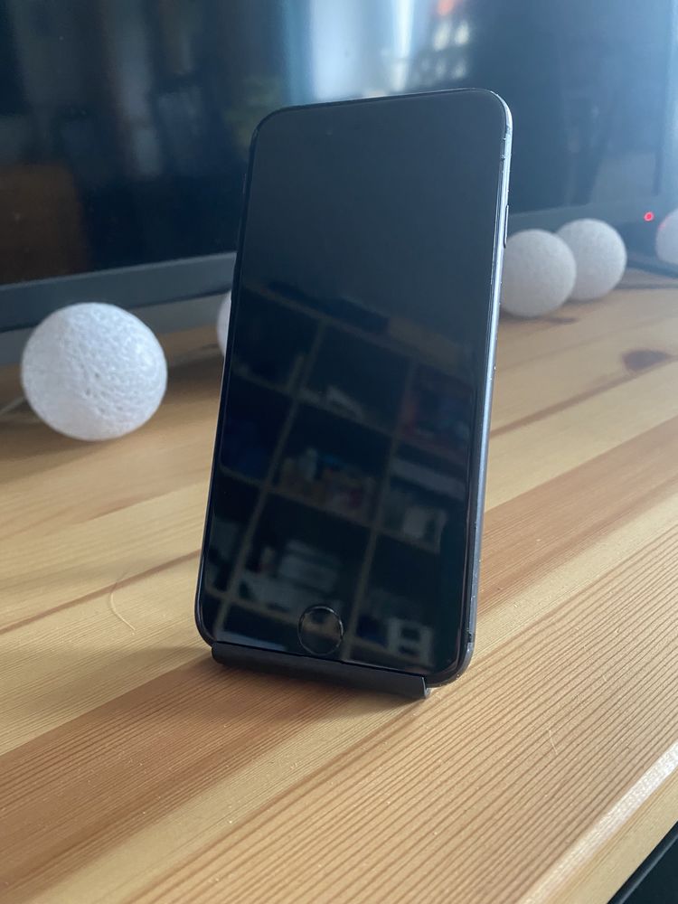 Iphone 8 Space Grey stan bdb w pełni sprawny 100% bateria