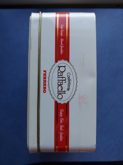 Коробка из-под конфет Raffaello