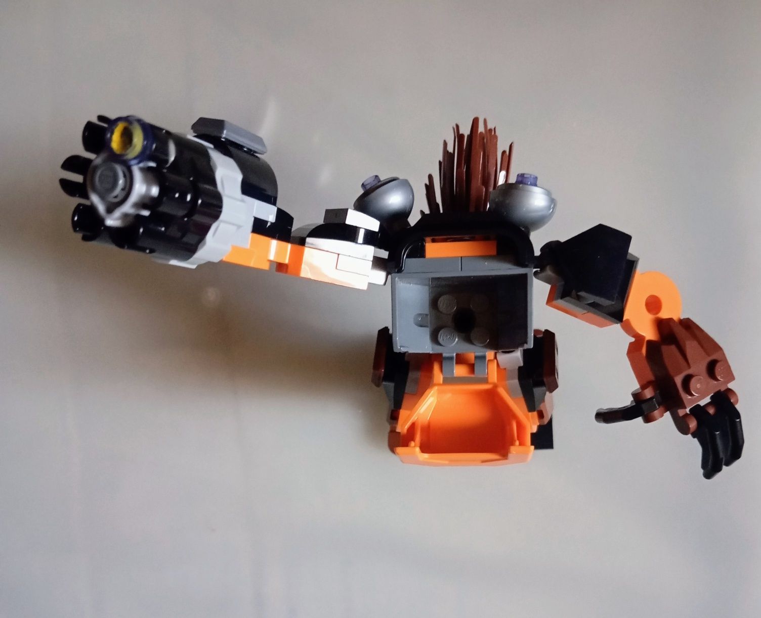 Lego  76243 incompleto.