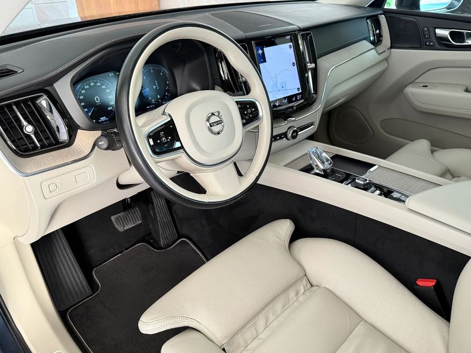 Volvo XC 60 Inscription* 4 KAMERY* Panorama* 4 X Klimatro.*BLIS* Pilot assist* Hak