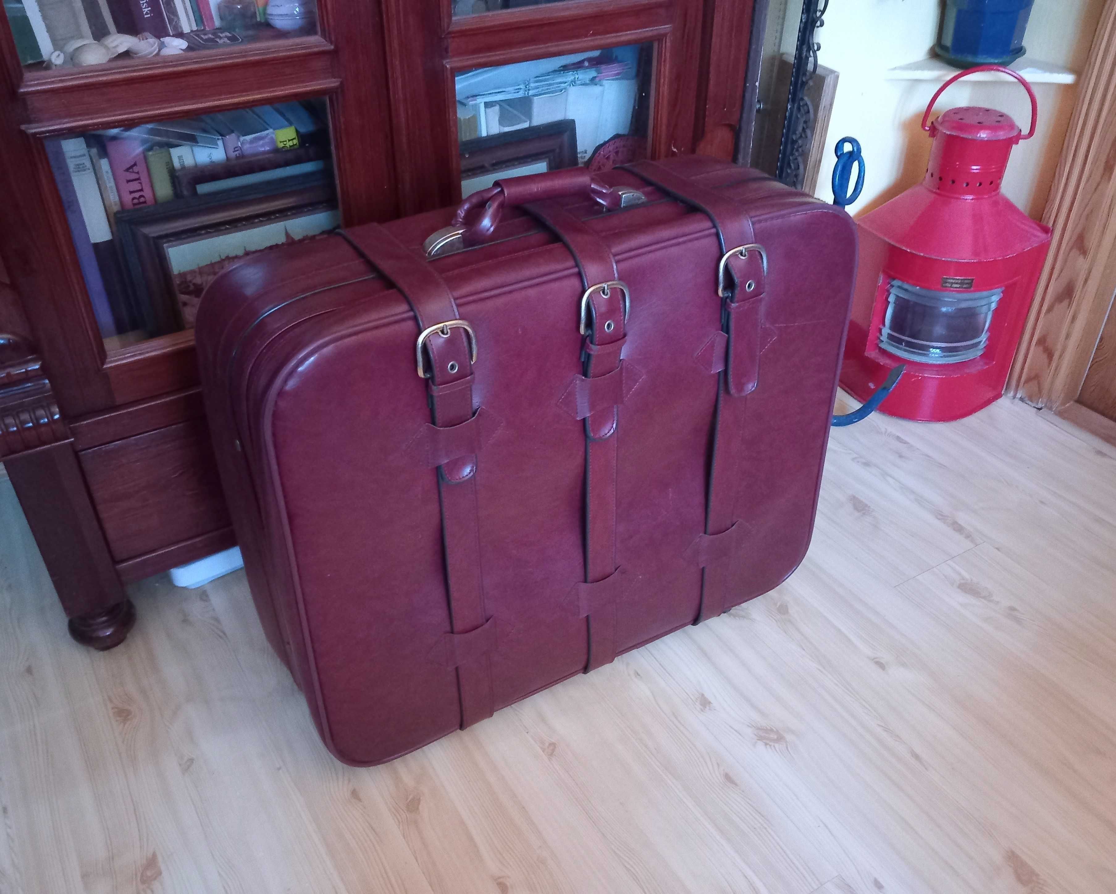 Elegancka solidna walizka podróżna, ekoskóra brązowa 4 kółka 72x60x25