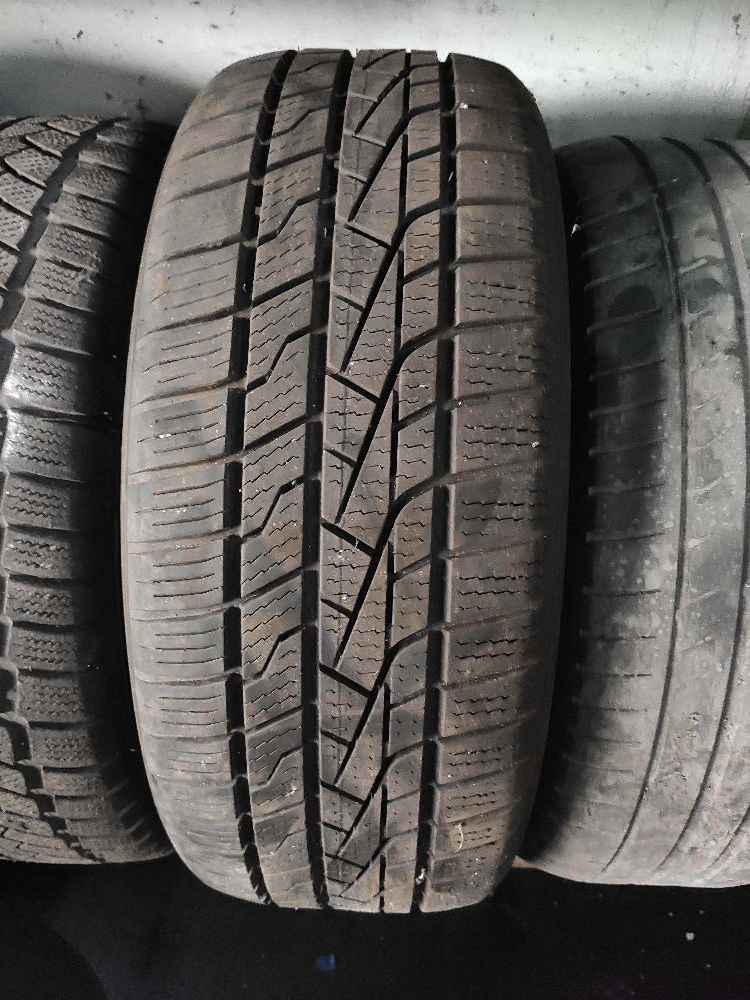 Opona tyfoon all season 5 215/55r17