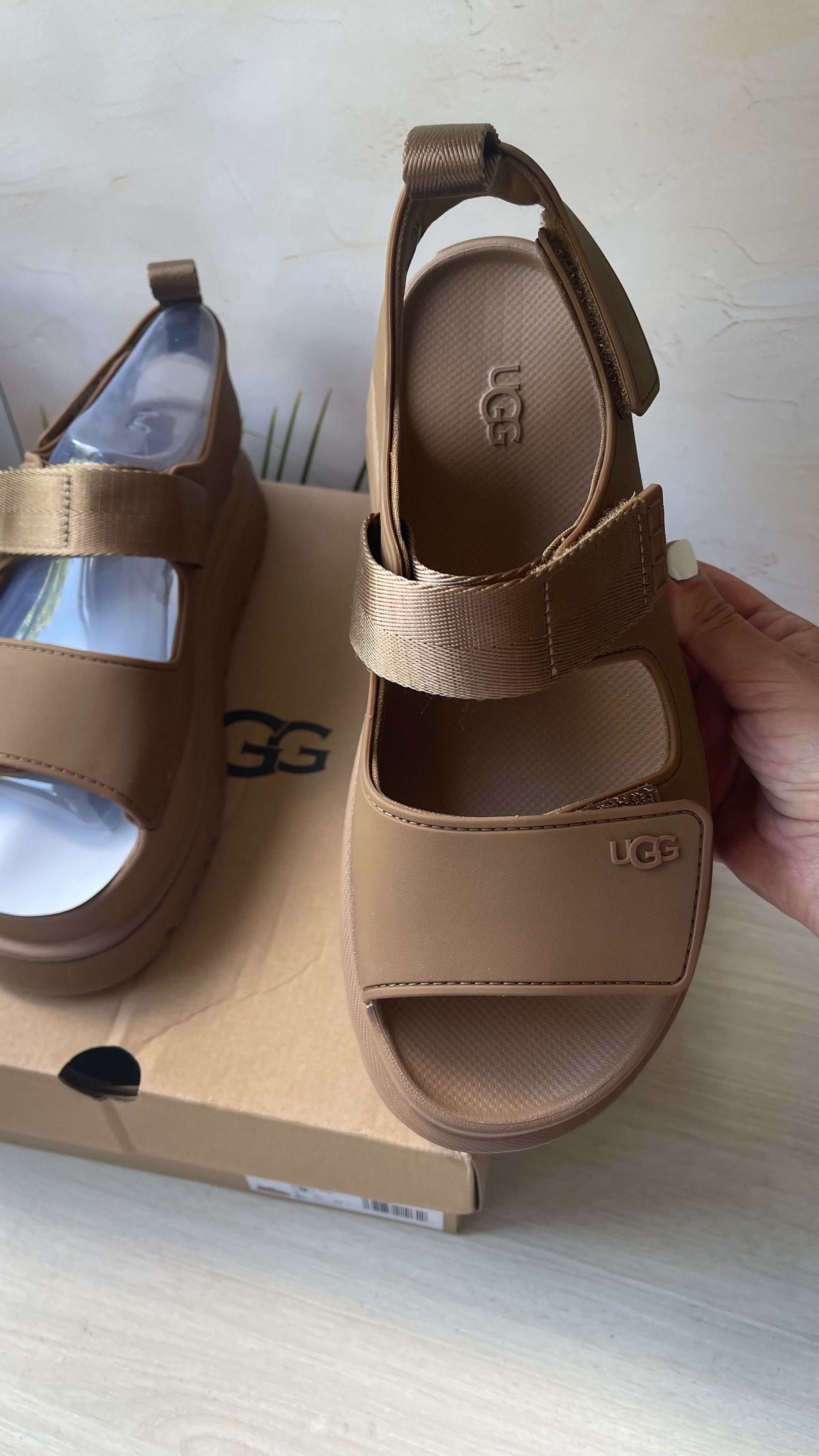 Босоніжки UGG 9р