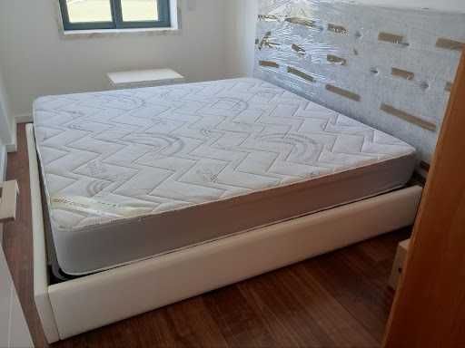 Cama sommier + colchão visco como novos