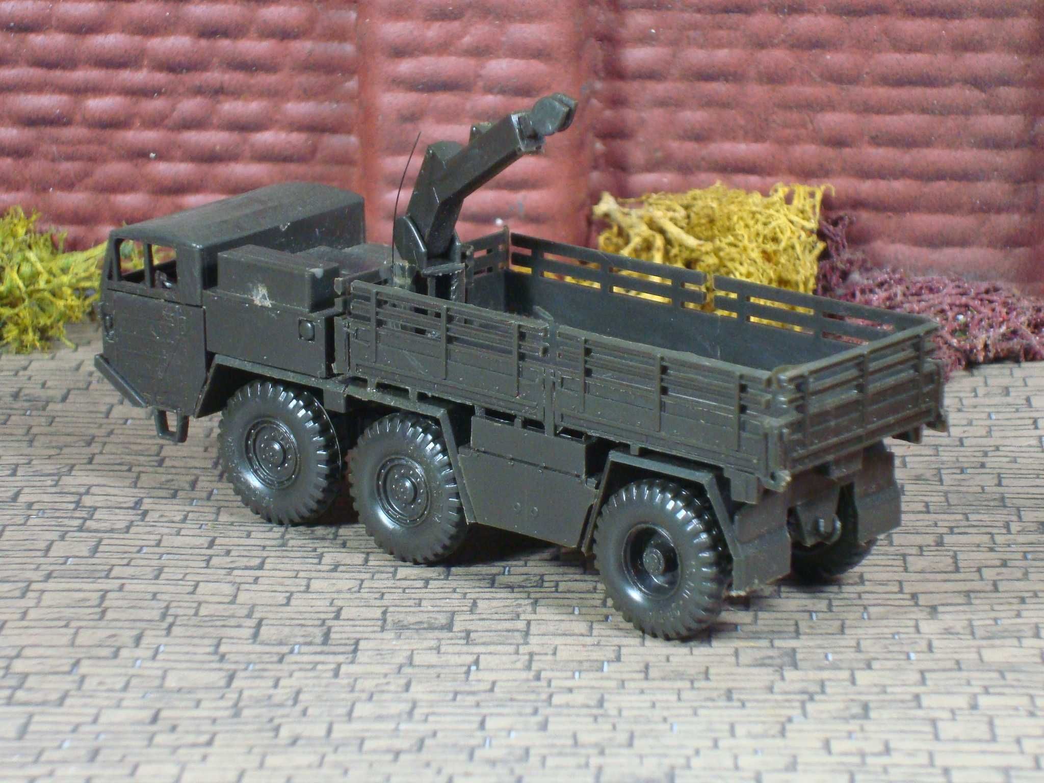 Roco Minitanks - Camião militar com grua móvel, 12 Ton / 1:87 / Usado