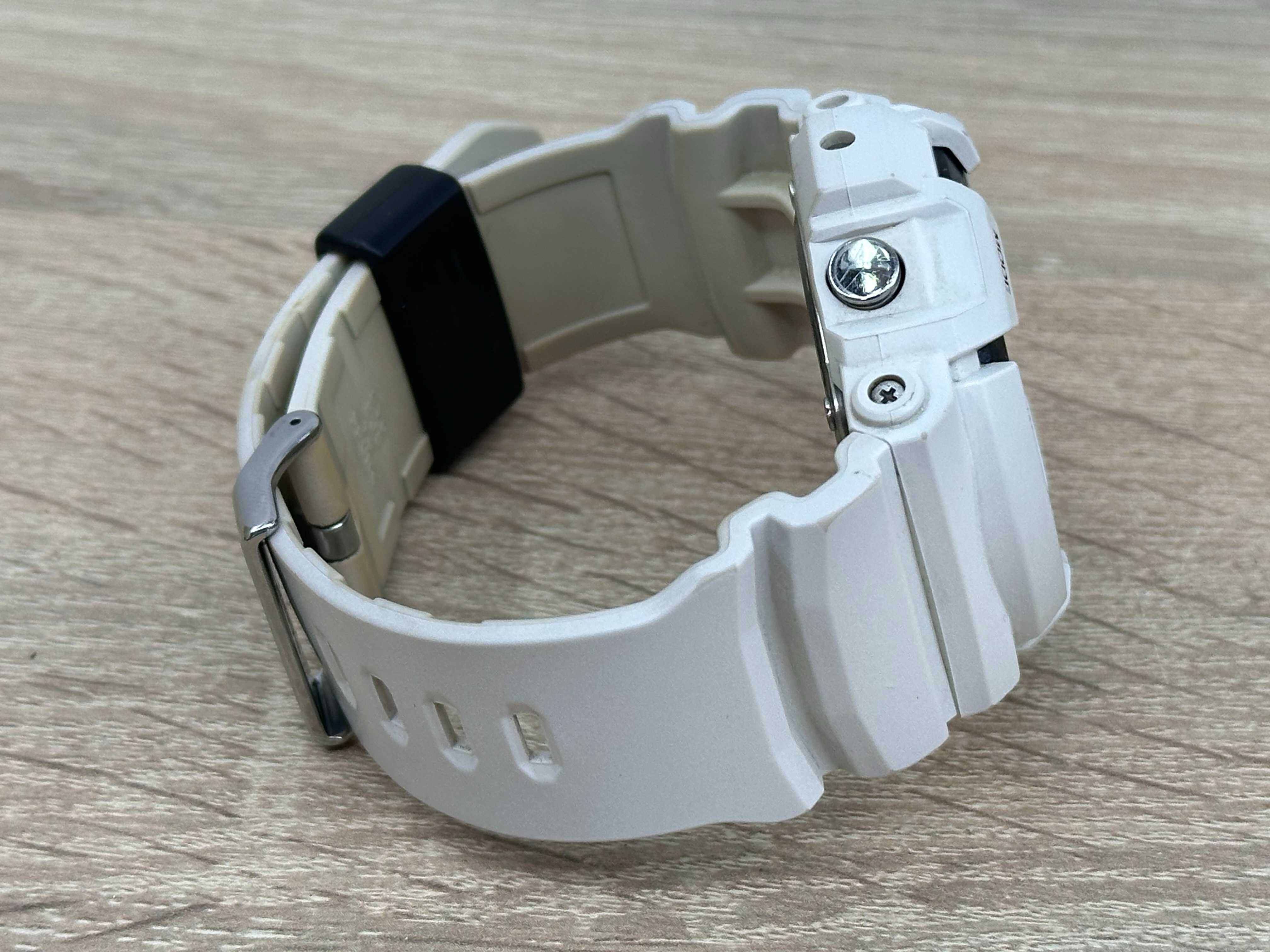 Casio G-Shock GAW-100B-1AER biały