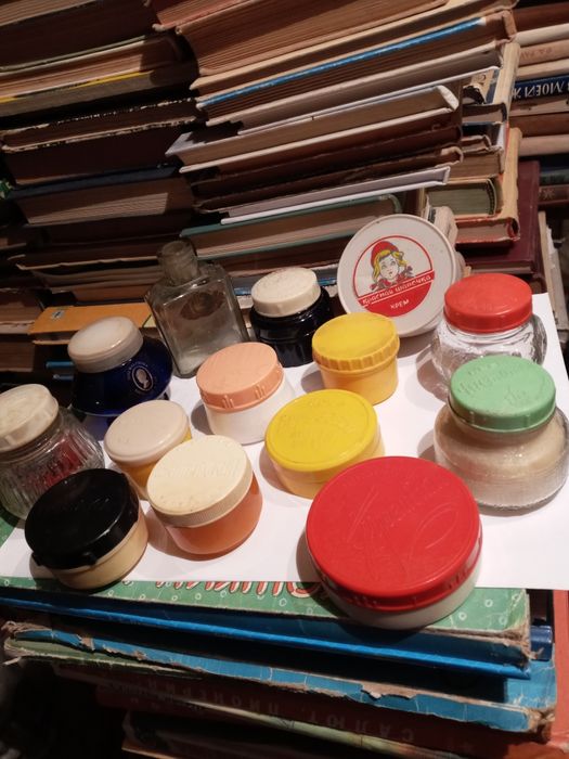 Крем " Снежинка"  Тэ Жэ,пудра " Рубин"