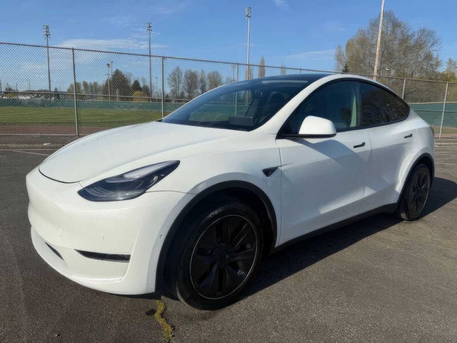 Tesla Model Y Long Range      2021